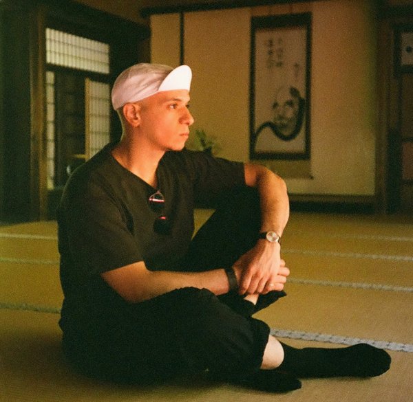 Hoyd Breton, sitting on tatami